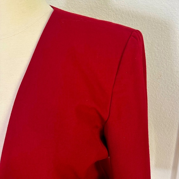 Leslie Fay Sportswear, size 16, collarless blazer, gold button - Picture 7 of 11